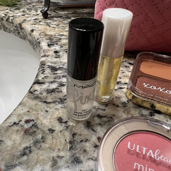 NWT makeup bundle - Picture 3 of 8